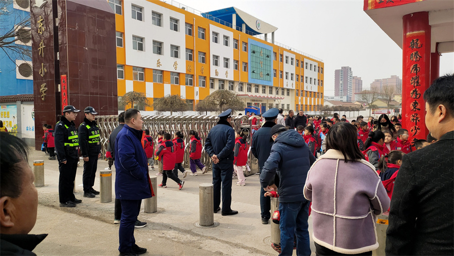 开学第一天 榆社公安开启&ldquo;护学模式&rdquo;