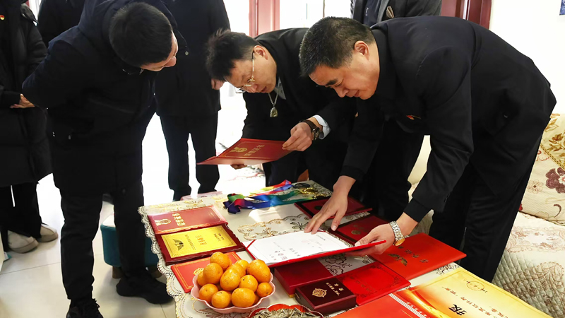 冬日慰问传温情，奋进担当启新程
