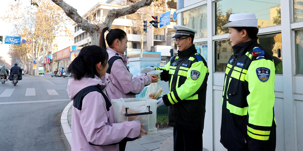 “腊八”警民情