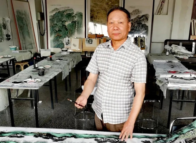 丹青绘岁月 桃李满乾坤——画家郝兴起的艺术人生